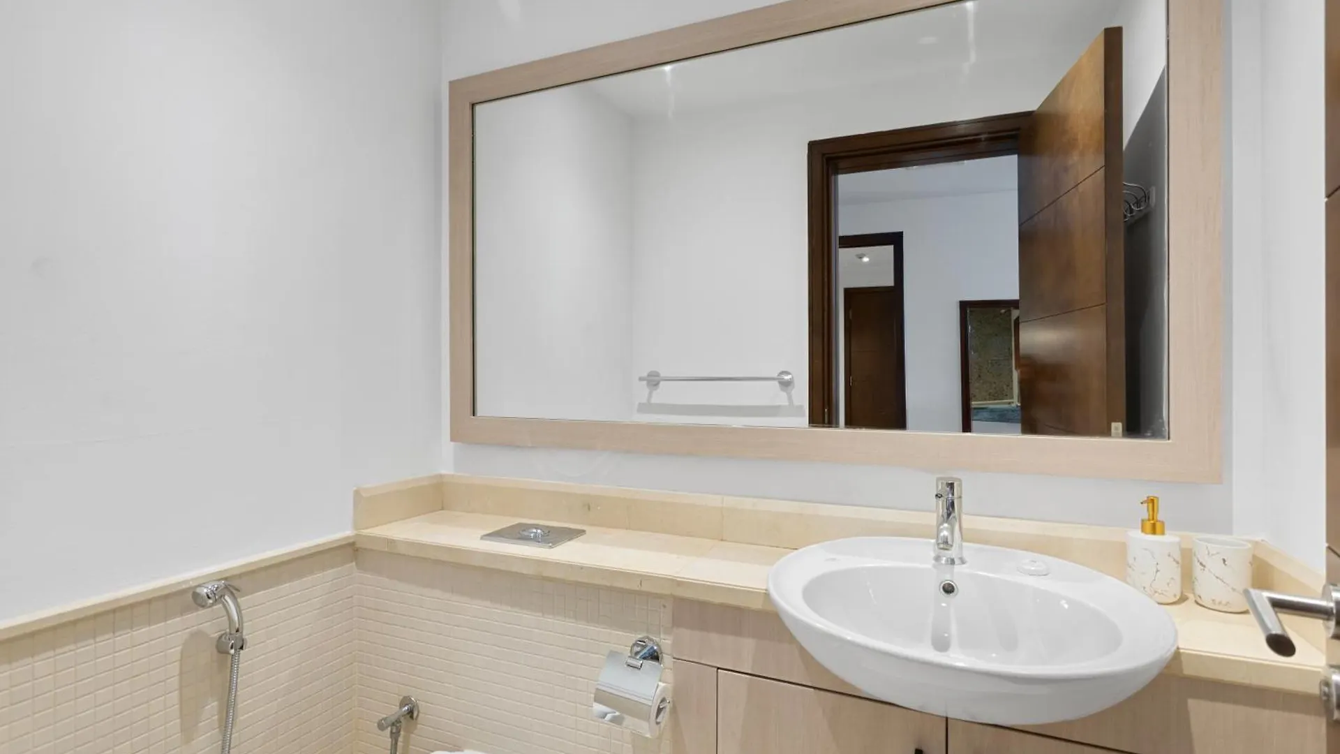 Exceptional 1-Bedroom With Pool View In Downtown 두바이